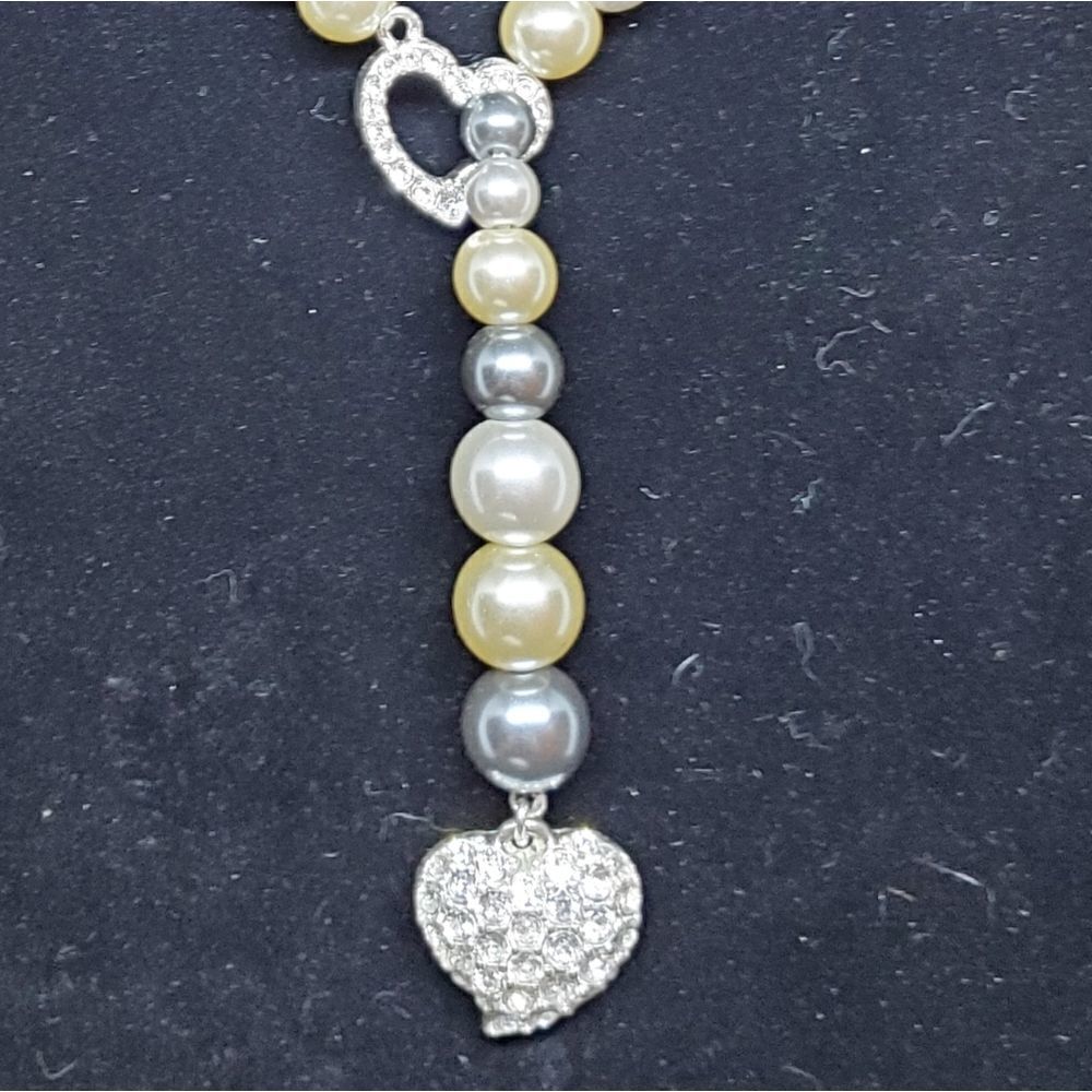 Avon Faux Pearl Heart Necklace - Picture 2 of 4